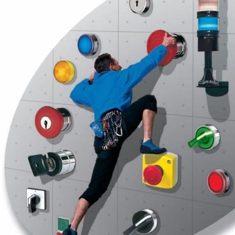 Működtető- és Jelzőkészülék